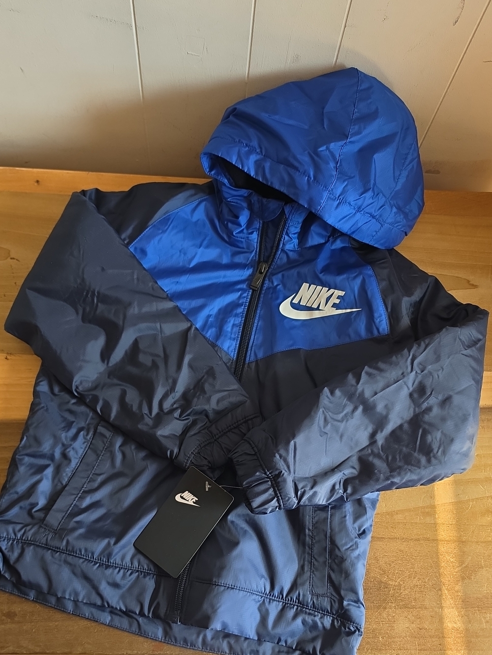 NWTs Nike Boys' Blue and Navy Hooded Lighr Jacket Size 7